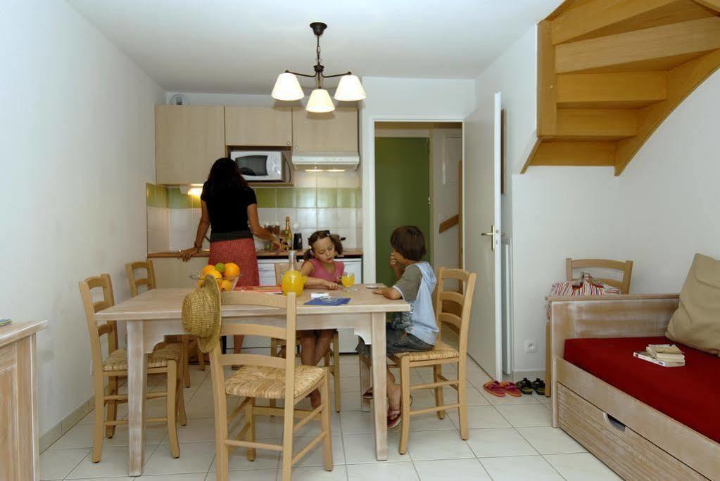 Residence Odalys Le Hameau Du Lac Риньяк Экстерьер фото